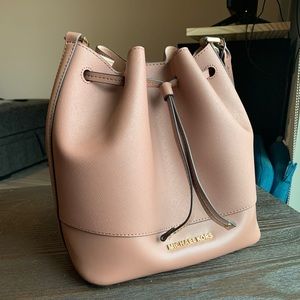 Michael Kors Bucket Bag